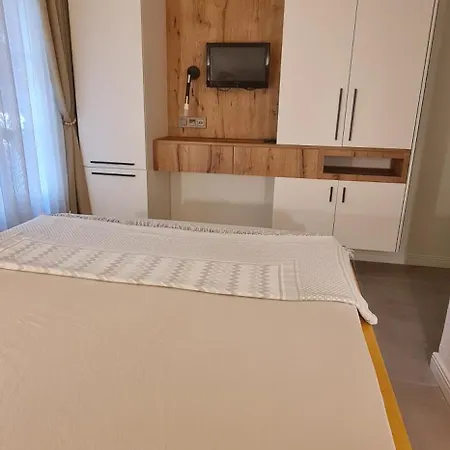Kumkat Hotel *